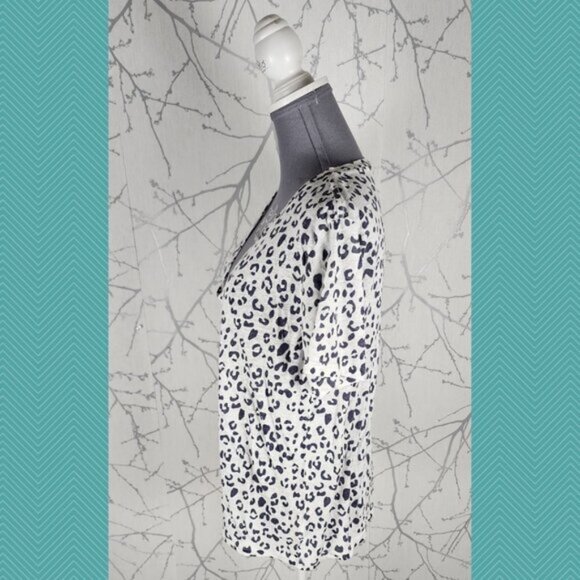 Rails White Leopard Print Linen Tencel V-Neck Tee - Picture 2 of 4